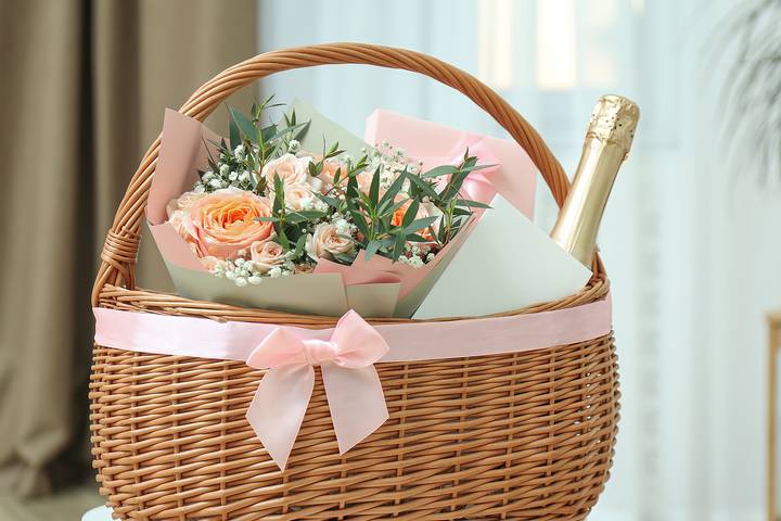 7 Big Sister Gift Basket Ideas for the Holidays - Outlook Magazine